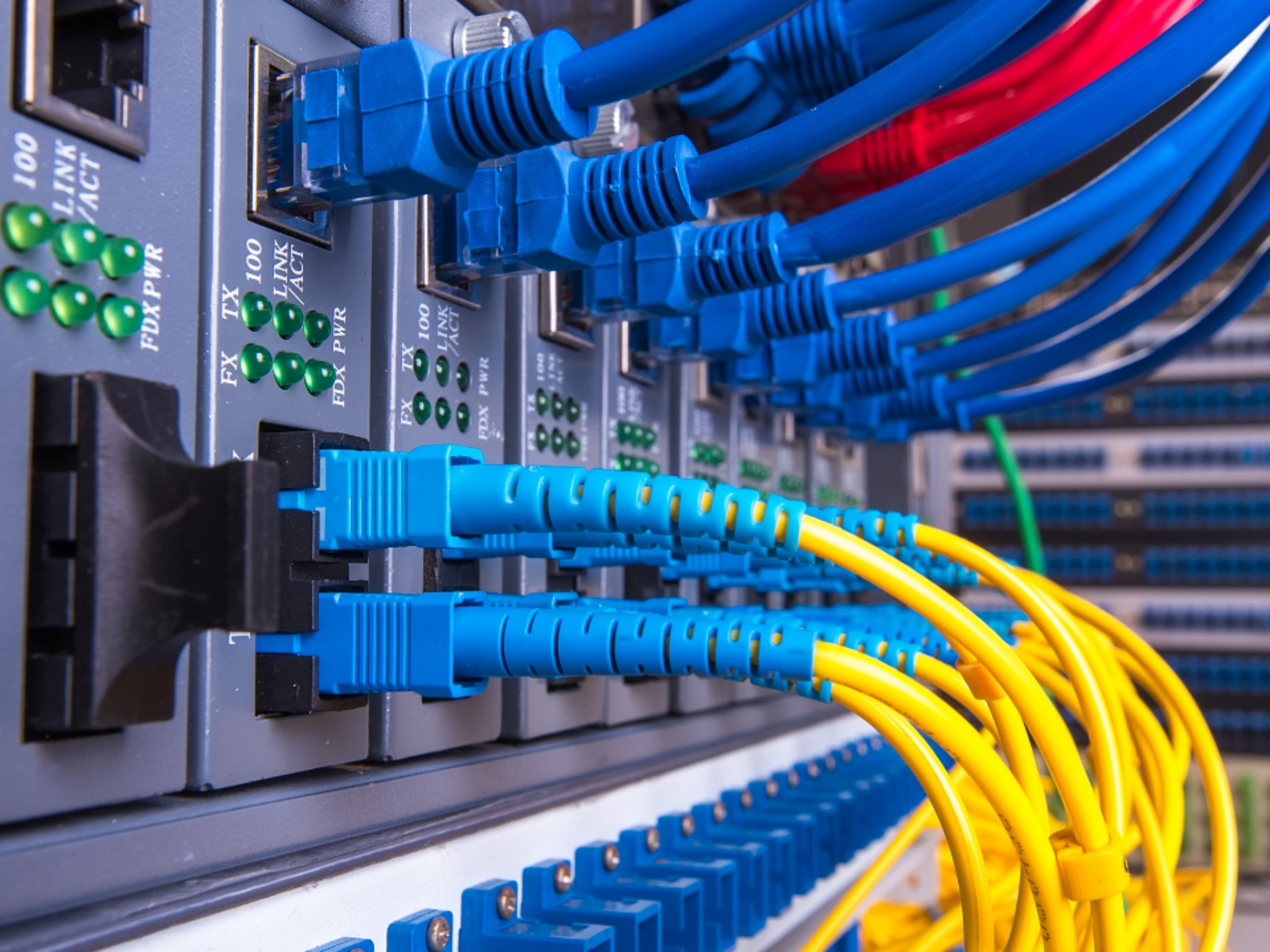 Jaringan LAN Berbasis Wirelles dan Fiber Optic